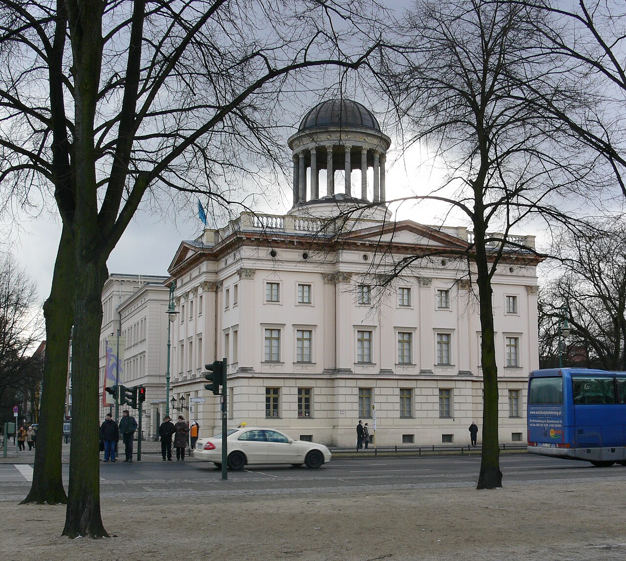 Museum Berggruen — здание с куполом на Шлосштрассе