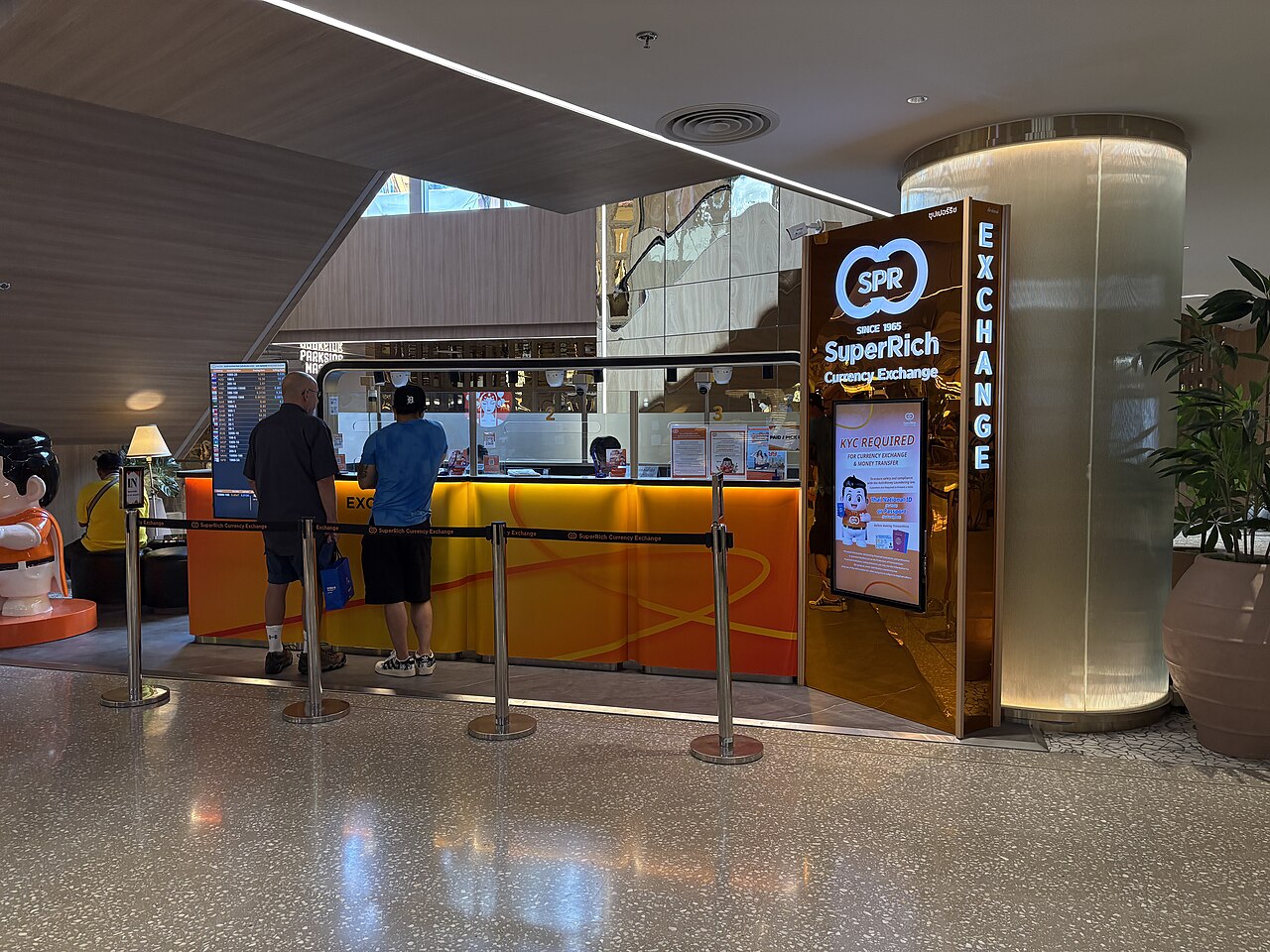 Payer à Bangkok : baht, change, carte, frais des distributeurs et pourboire