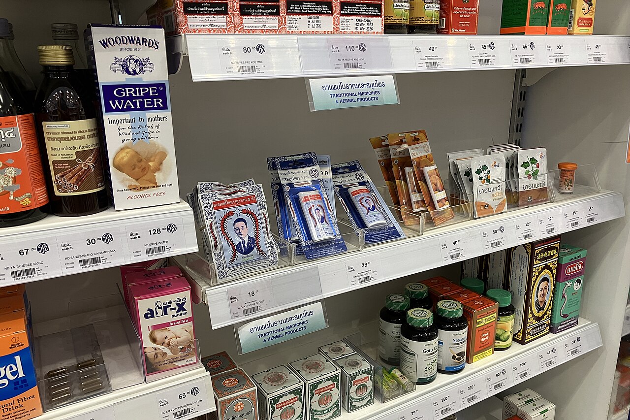 Rayon d'une pharmacie en Thaïlande, avec prix en bahts