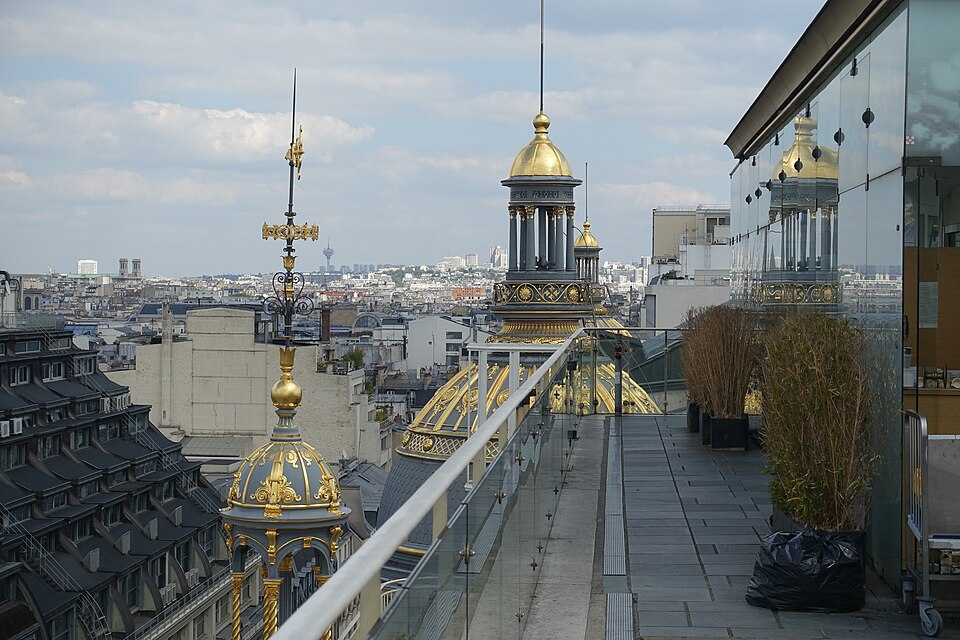 Лучшие крыши-террасы Парижа, откуда любоваться городом сверху