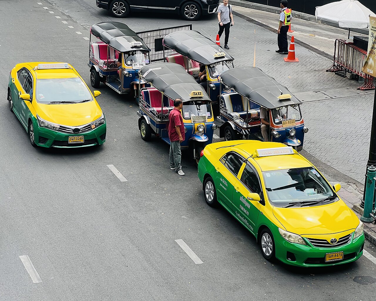 Arnaques à éviter à Bangkok : tuk-tuk, « temple fermé » et sécurité