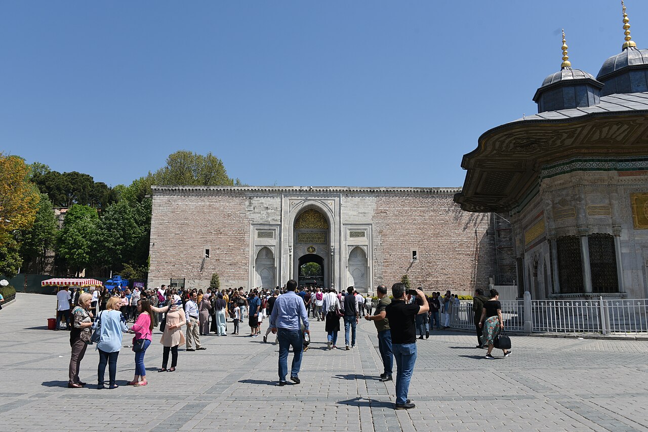 The Imperial Gate (Bab-ı Hümayun) of Topkapı Palace and the Fountain of Ahmet III
