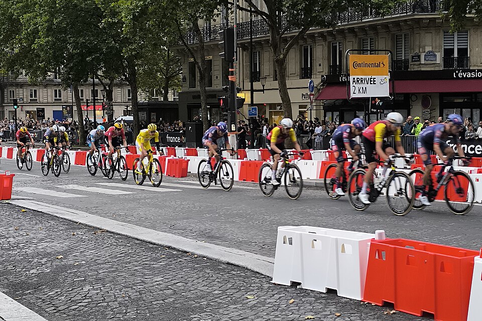 L'arrivée sur les Champs-Élysées