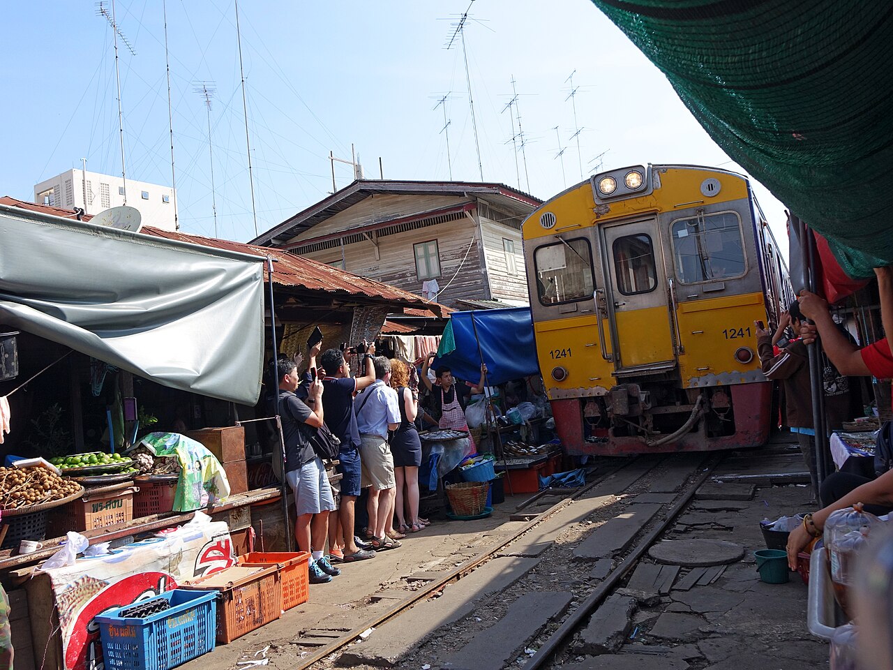 Marché du train de Maeklong : horaires du train et accès depuis Bangkok