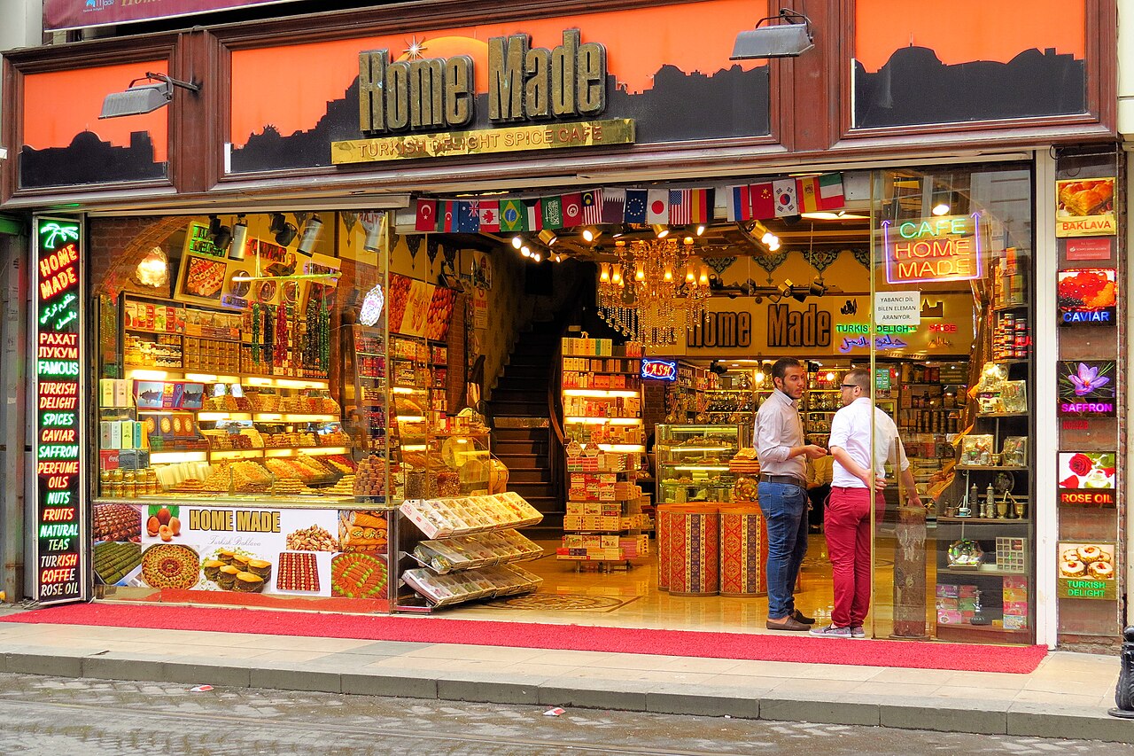 Vitrine d'une confiserie de loukoums à Istanbul