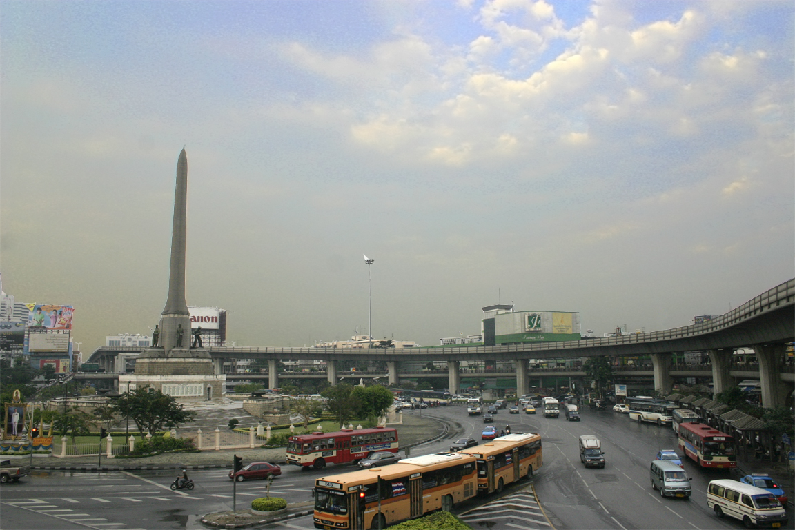 Monument de la Victoire à Bangkok : histoire, BTS et nouilles au bateau