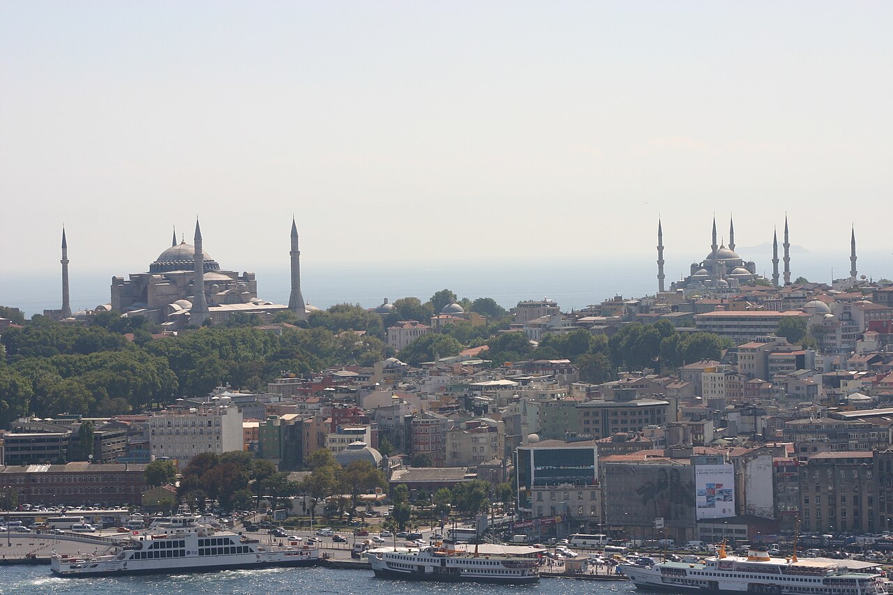 Sainte-Sophie et la Mosquée Bleue vues depuis la tour de Galata, au-dessus de la Corne d'Or