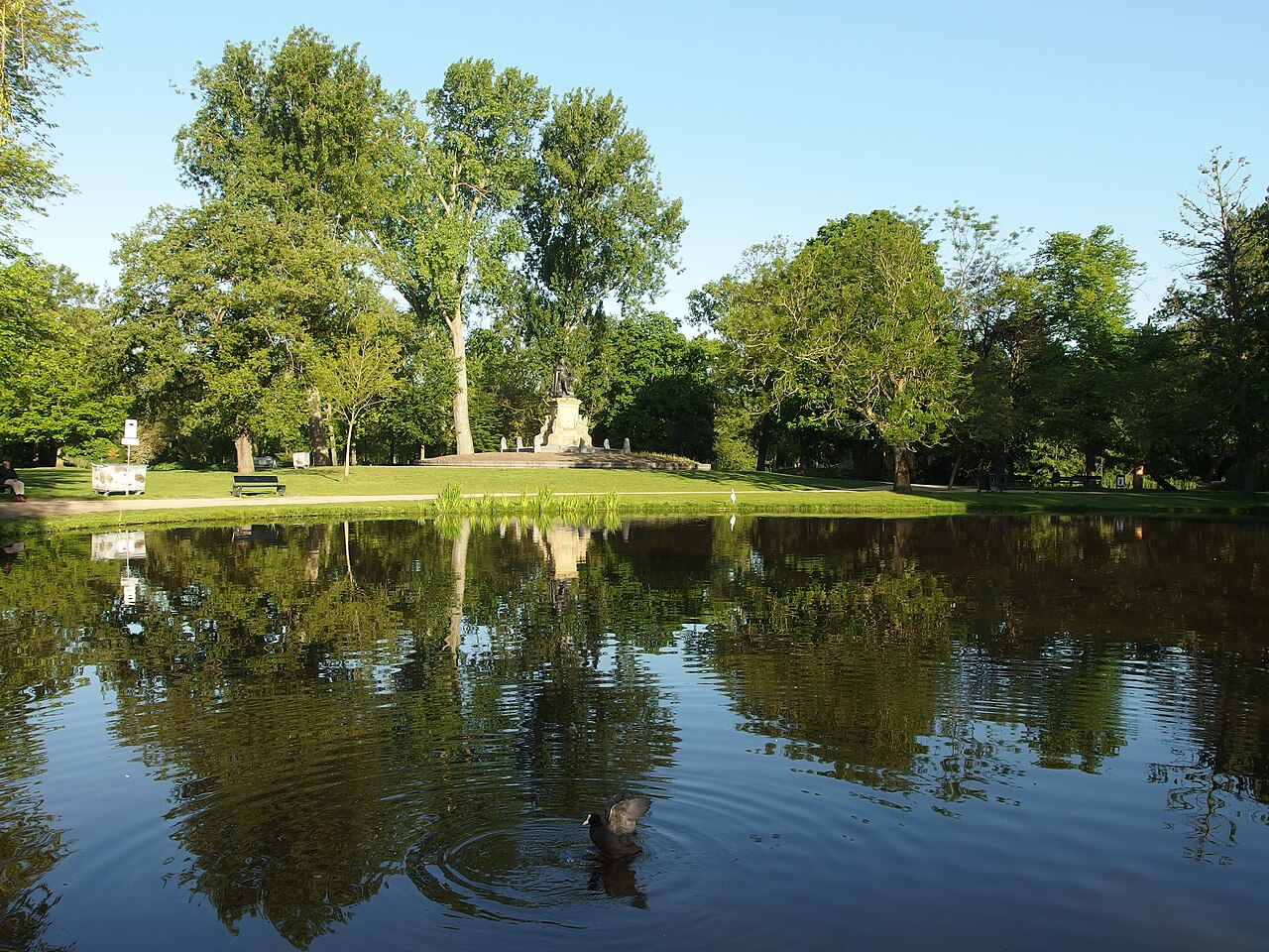L'étang du Vondelpark et la statue de Vondel