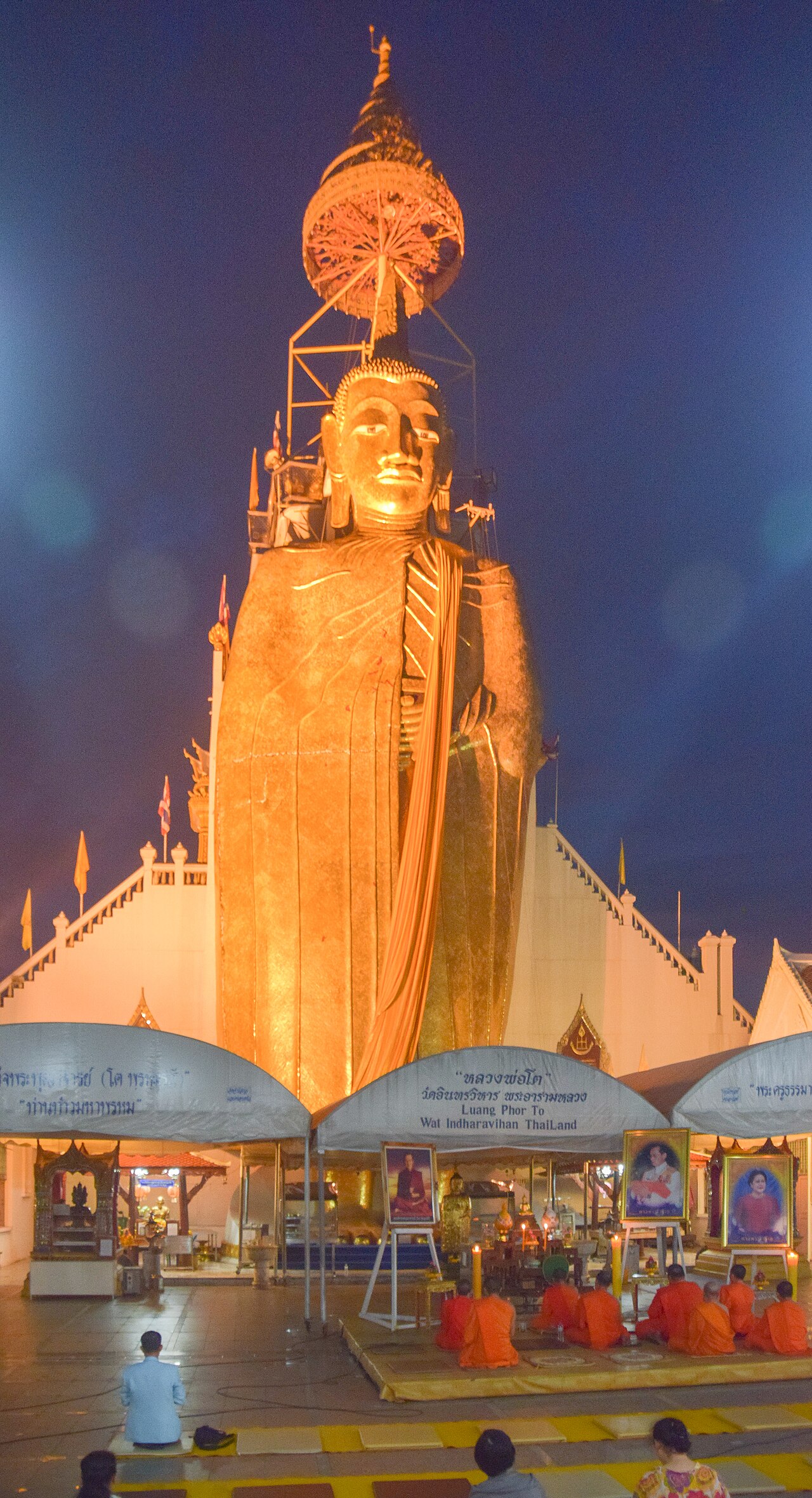 Wat Intharawihan: Bangkok's Giant Standing Buddha