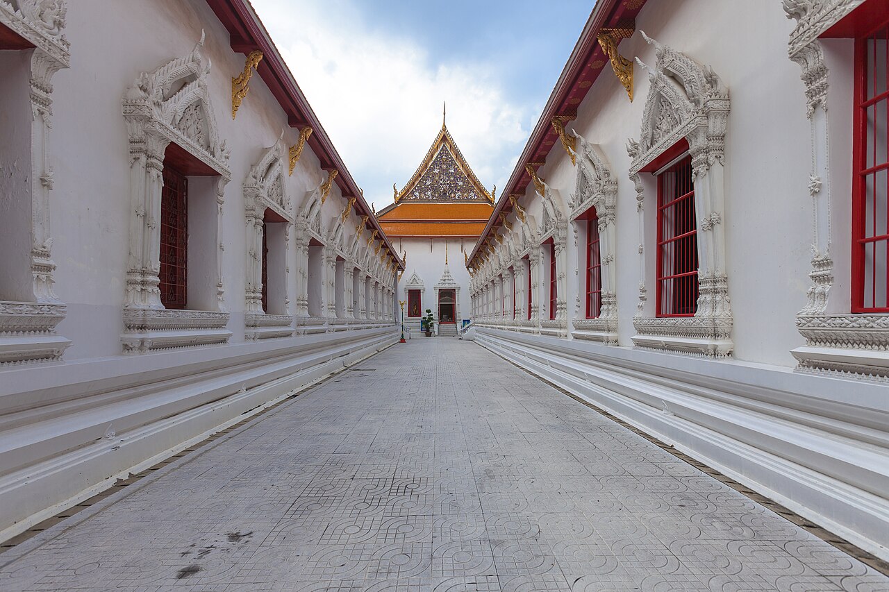 Wat Mahathat : cours de méditation et marché aux amulettes à Bangkok