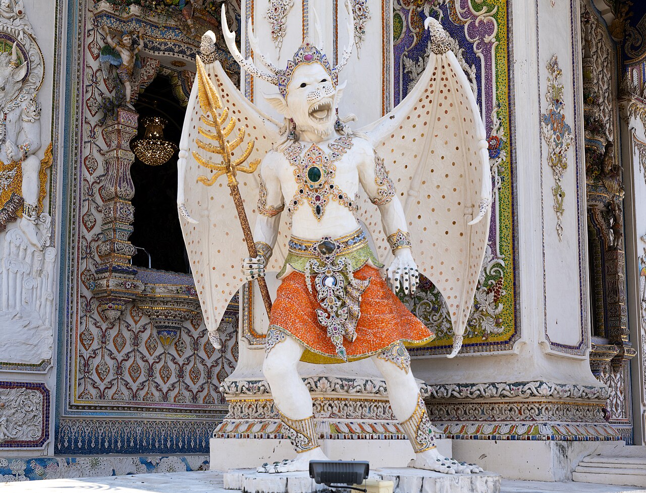 Wat Pariwat (David Beckham Temple) in Bangkok: statue, opening hours and how to get there by BRT