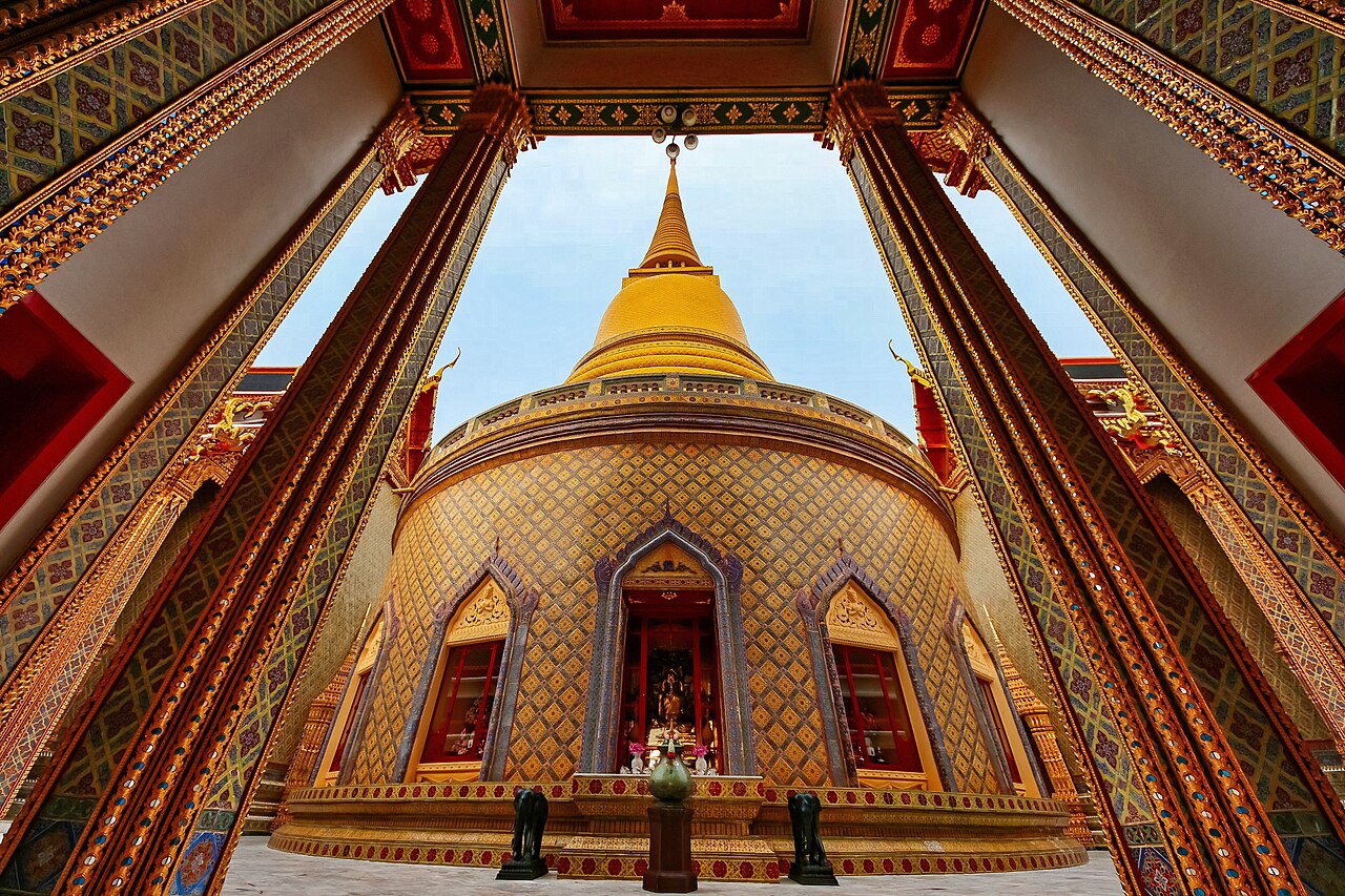 Wat Ratchabophit: Bangkok's ceramic-tiled temple