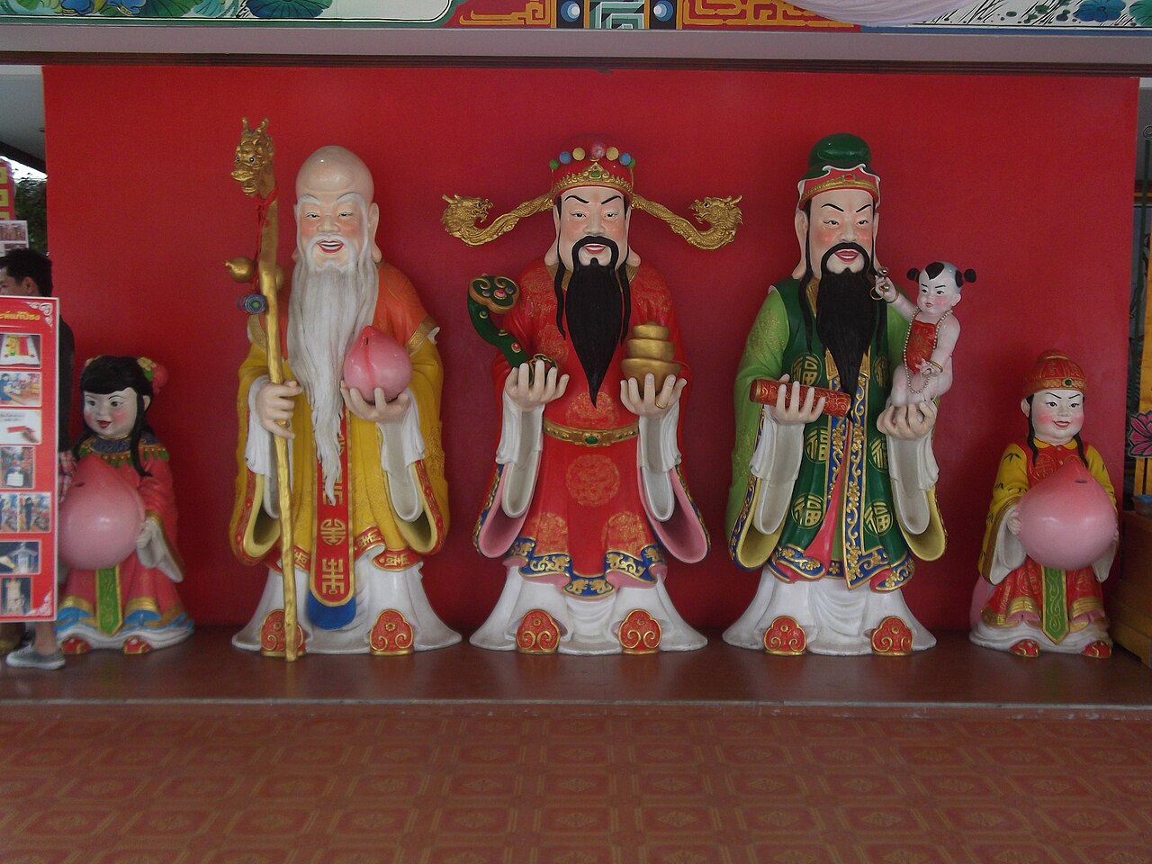 Wat Saman Rattanaram: the giant pink Ganesh of Chachoengsao