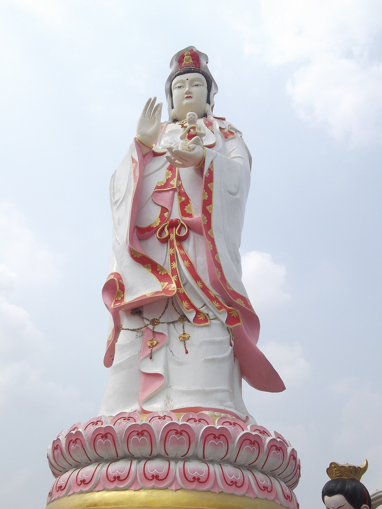 Wat Saman Rattanaram: the giant pink Ganesh of Chachoengsao
