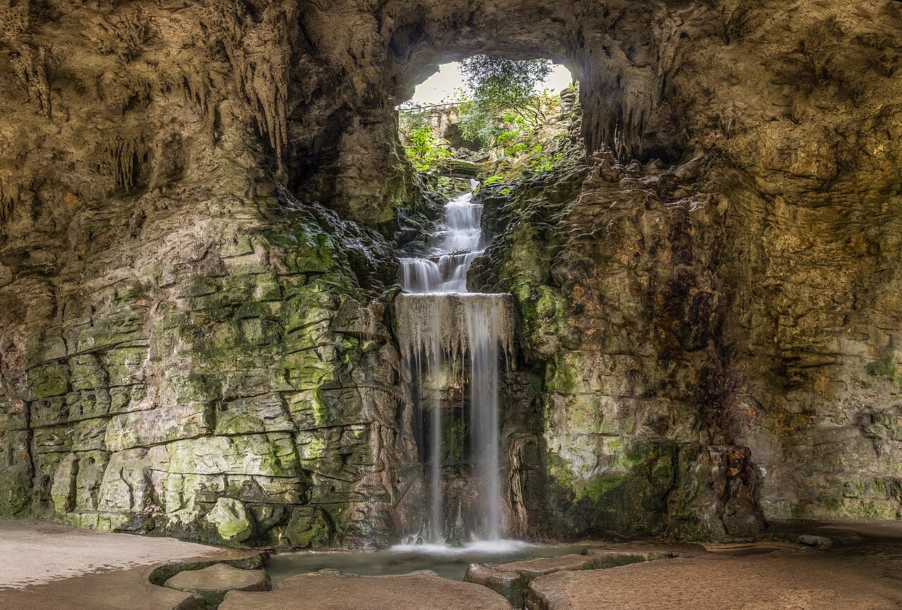 La grotte du Parc des Buttes Chaumont