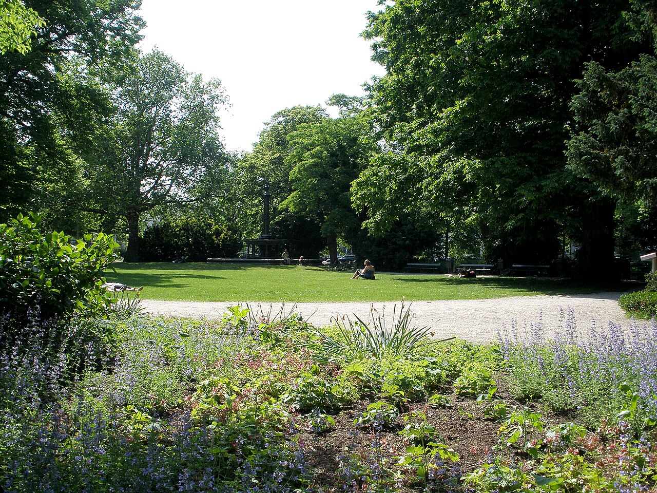 The lawn and fountain of Wertheimpark