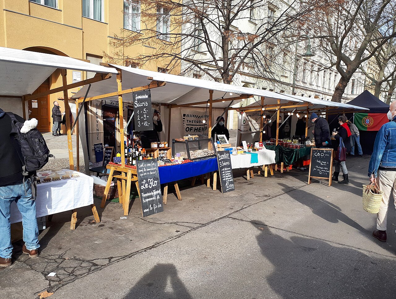Étals du marché du Kollwitzplatz